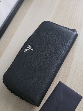 PRADA Milano Authenticity Vitello Phenix Wallet